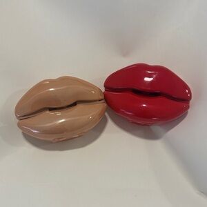Lip-Shaped Makeup Compact - Red and Tan